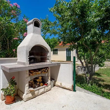 Vikendica By Interhome