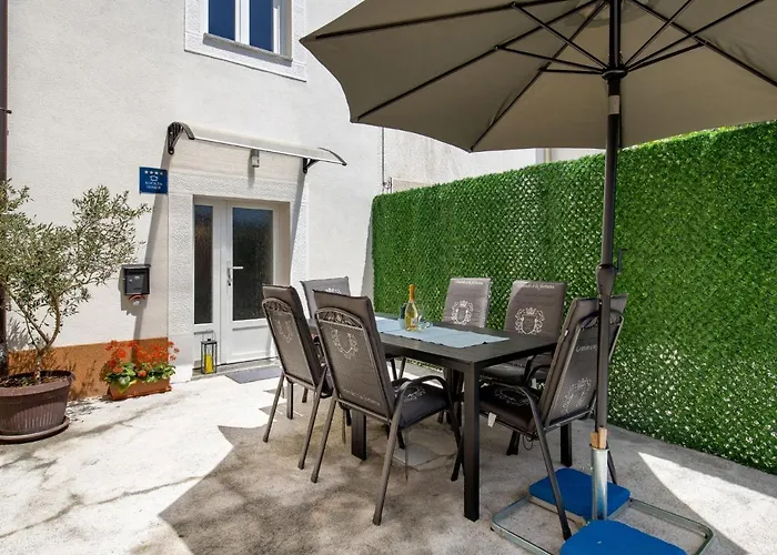 By Interhome 別荘 Barbat na Rabu